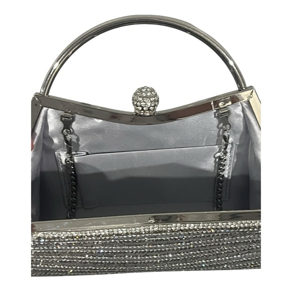 Elegant Silver Evening Bag - Picture 3 of 9